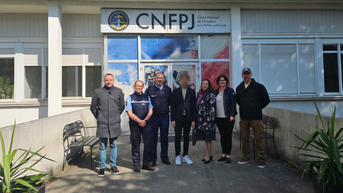 CNFPJ's tweet photo. Visite dâune dĂ©lĂ©gation de Lettonie au #CNFRI
Le 10 avril 2025, une délégation de 3 inspecteurs du département central de #police criminelle de la @Valsts_policija a été reçue au sein du centre.
@Gendarmerie #CEGN #audition #mineur
#judiciaire #policejudiciaire https://t.co/bL6yJzsbpU