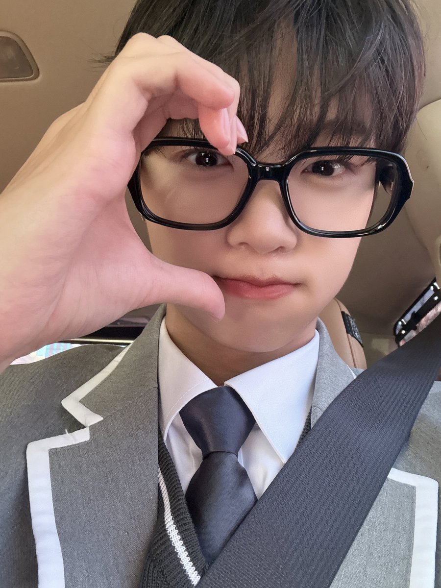 sondongpyo_dsp's tweet photo. [📸]
동표를 사랑하는 마음으로 이번에도 재밌게 봐보쟈💕 ε=٩(●❛ö❛)۶ 달려라 석진 EP.32  | 250429

🔗 https://t.co/7yn6Zee8aY

#손동표 #SONDONGPYO 
#달려라석진 https://t.co/AWxD5q2ale