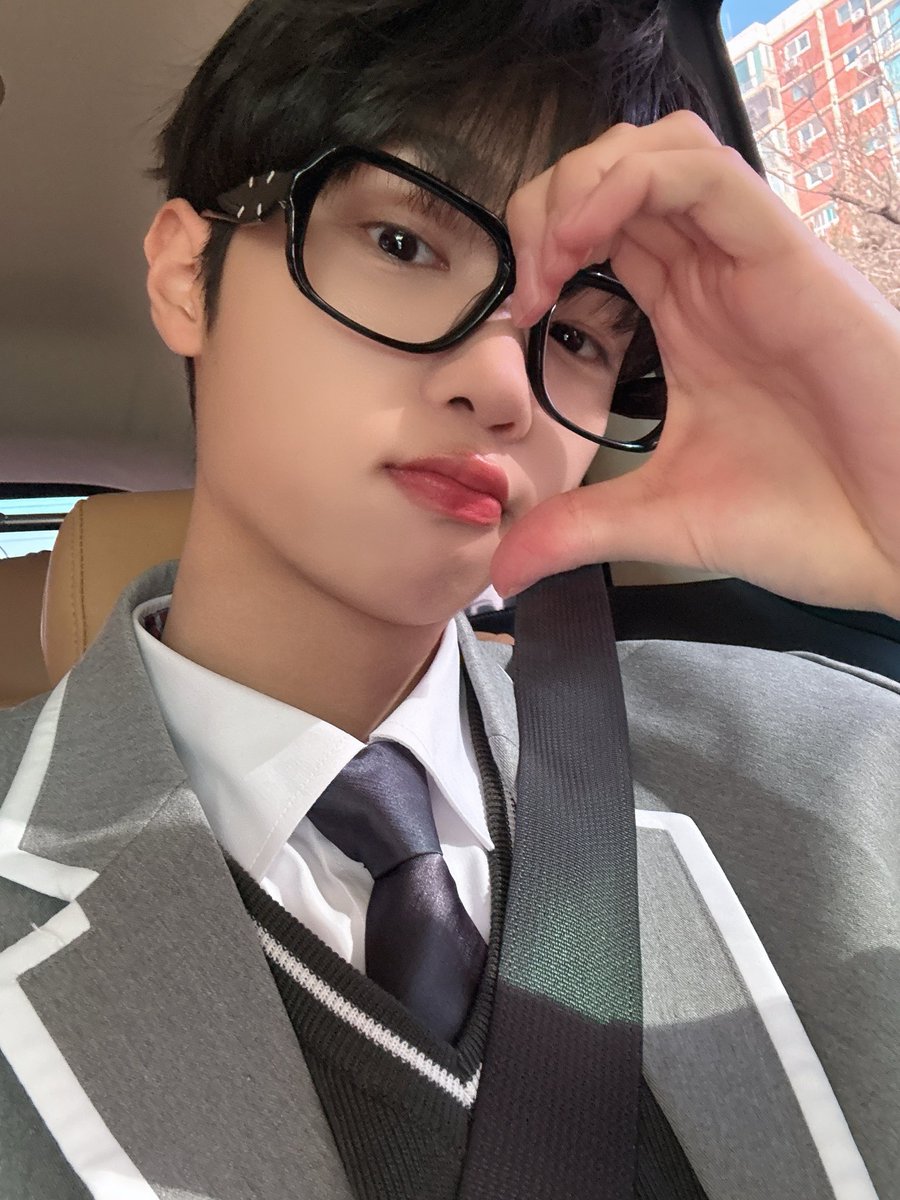 sondongpyo_dsp's tweet photo. [📸]
동표를 사랑하는 마음으로 이번에도 재밌게 봐보쟈💕 ε=٩(●❛ö❛)۶ 달려라 석진 EP.32  | 250429

🔗 https://t.co/7yn6Zee8aY

#손동표 #SONDONGPYO 
#달려라석진 https://t.co/AWxD5q2ale