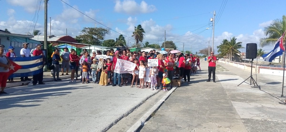 YoaniAguil99876's tweet photo. Los isabelinos desde #SagualaGrande también dan el Si por la Revolución en su desfile por el 1ro Mayo.
#JuntosPorVillaClara 
#Cuba https://t.co/W4Tx9Zumt4