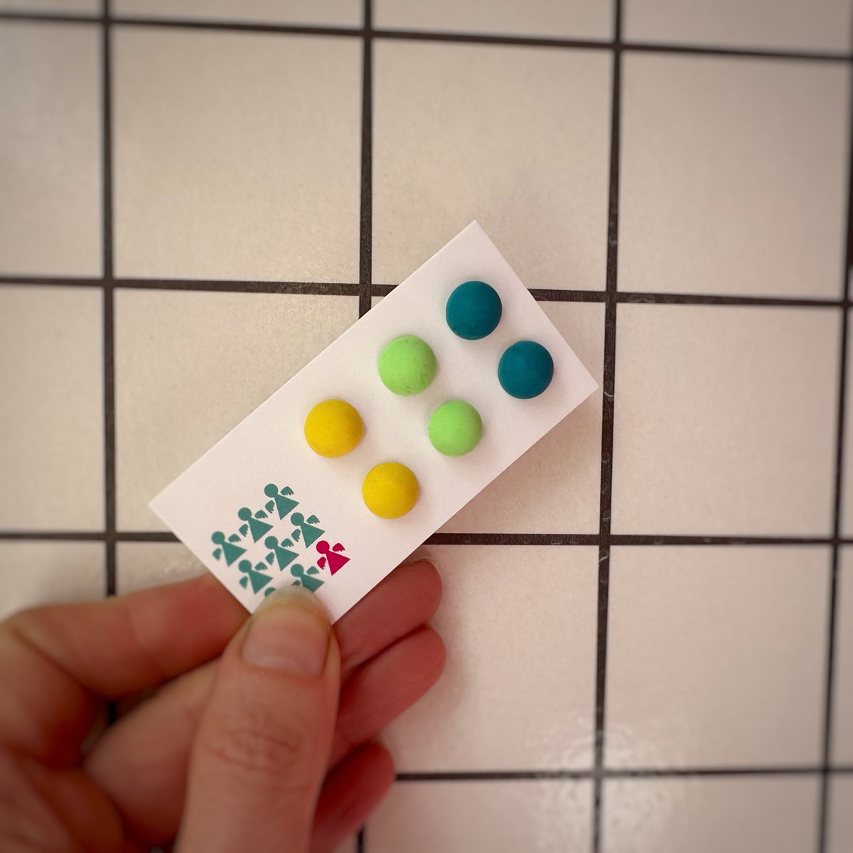 Nine9Angels's tweet photo. Zero-waste trios of @JesmoniteLtd earrings 💙💛💚💕

https://t.co/8HiLz7uEql https://t.co/AwtSWu1GP4