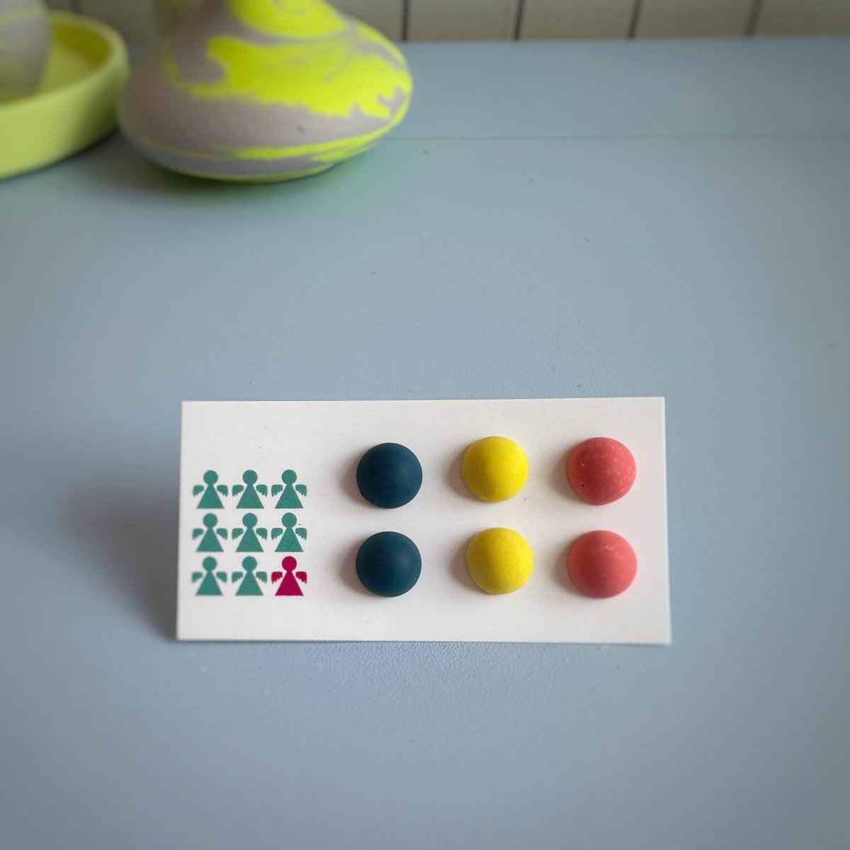 Nine9Angels's tweet photo. Zero-waste trios of @JesmoniteLtd earrings 💙💛💚💕

https://t.co/8HiLz7uEql https://t.co/AwtSWu1GP4