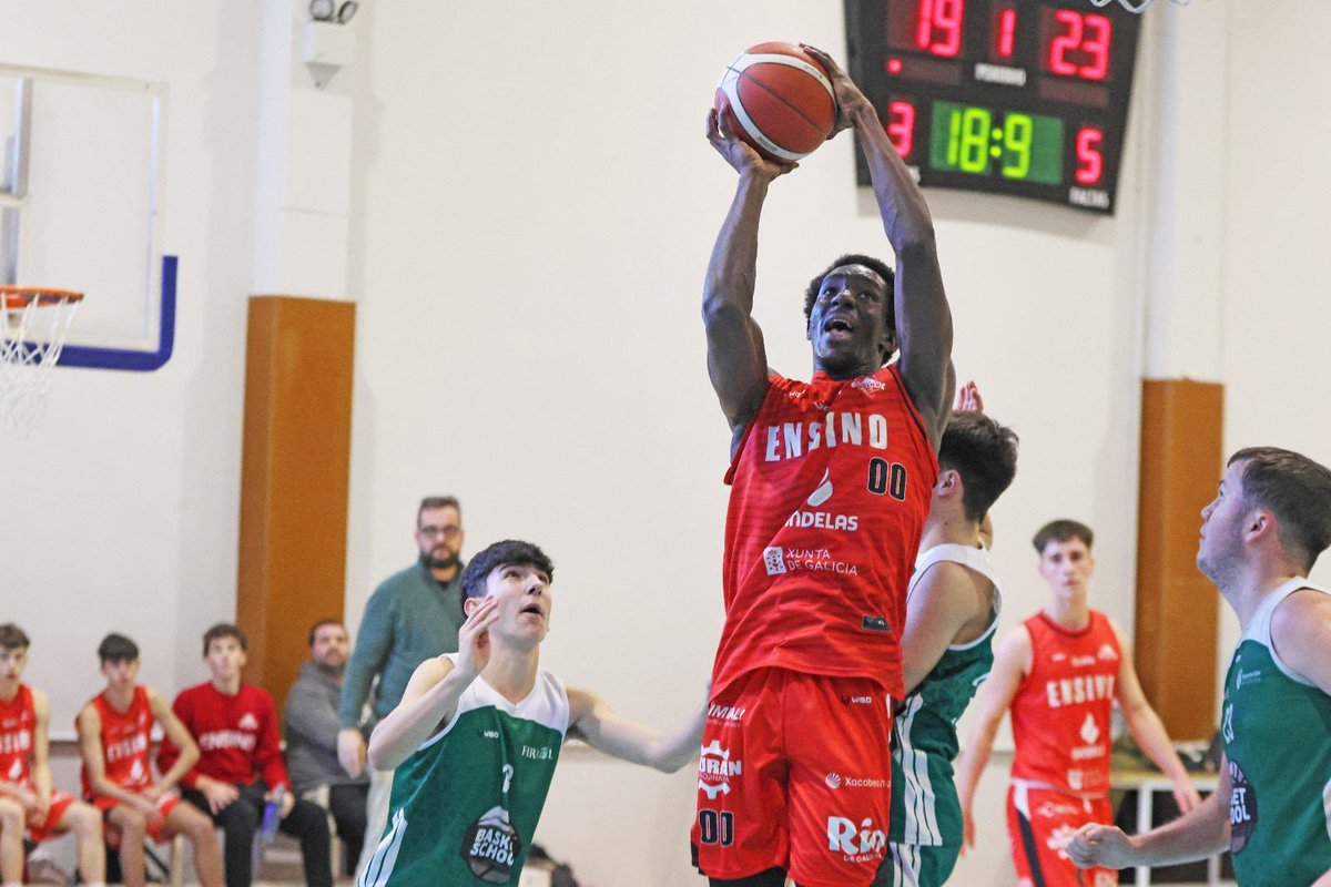 JÚNIOR MASCULINO‼️‼️‼️
Despedimos el Campeonato de España júnior masculin con una nueva victoria.
2 triunfos en 3 partidos
Con una nueva actuación memorable, en esta ocasión de Cheick 
5️⃣7️⃣ PUNTOS
7️⃣4️⃣ VALORACIÓN