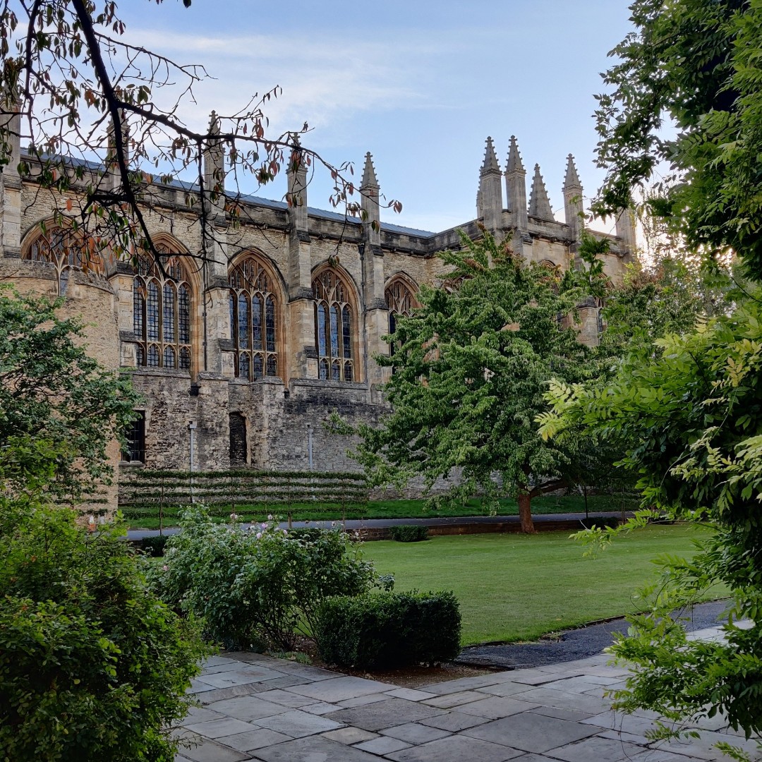 Do you wish your desk at work had more manuscripts on it? 

(I mean, who doesn’t? 😆)

We’ve got the job for you! There’s still time to apply to be our next Graduate Trainee . . .

📅 5 May
🔗 ow.ly/sNXk50VJwnu

#MedievalTwitter #LibraryJobs #LISjob