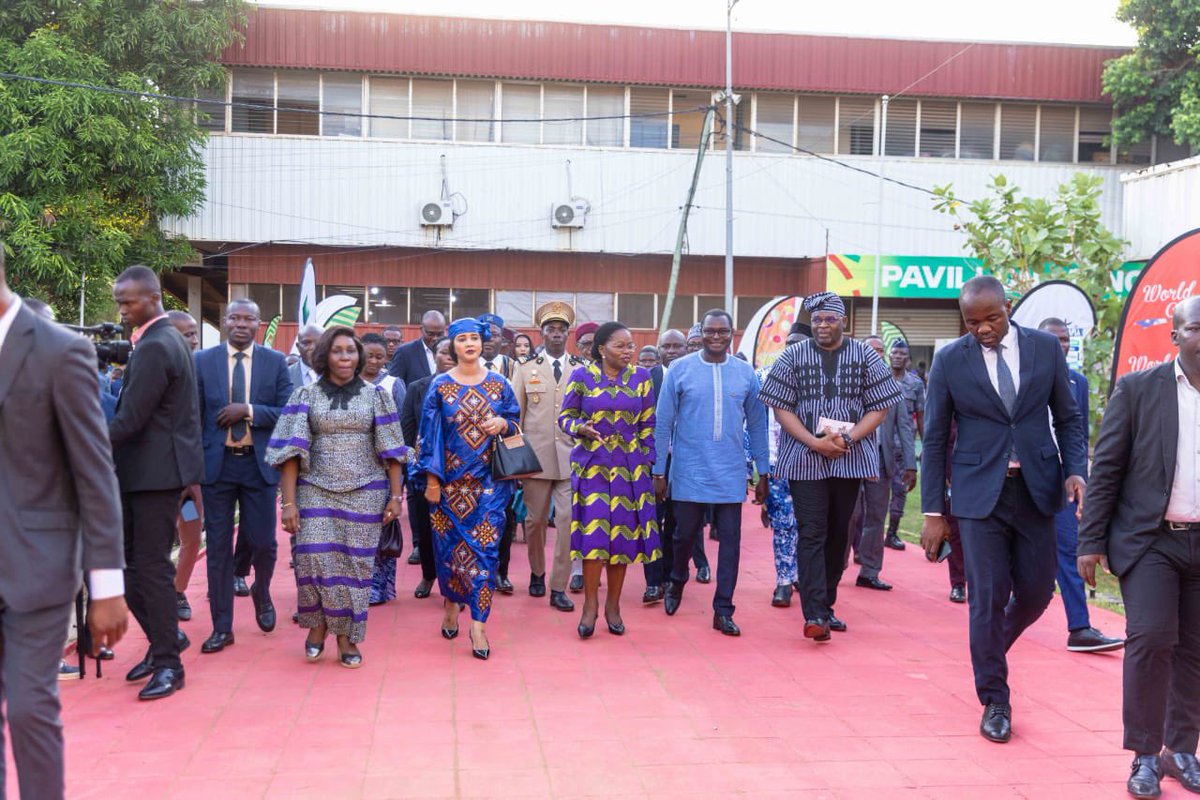 Heureuse d'avoir ouvert officiellement ce 25 avril les portes du MIATO qui est à sa 4è édition, avec le Burkina Faso comme pays invité d'honneur.

Une belle opportunité pour nos chers artisans de faire découvrir leur génie créateur et de réaliser de bonnes affaires.