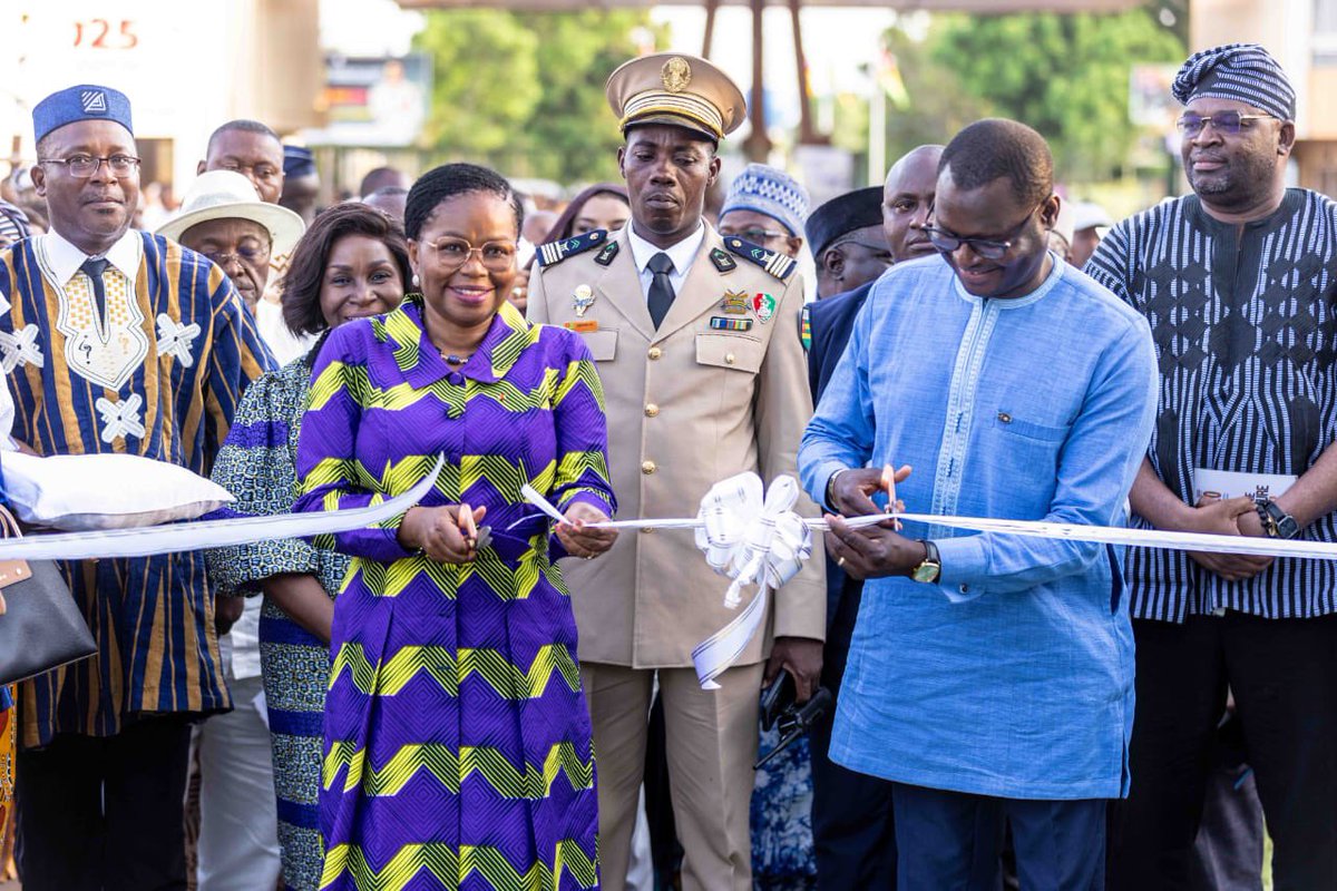 DogbeVictoire's tweet photo. Heureuse d'avoir ouvert officiellement ce 25 avril les portes du MIATO qui est à sa 4è édition, avec le Burkina Faso comme pays invité d'honneur.

Une belle opportunité pour nos chers artisans de faire découvrir leur génie créateur et de réaliser de bonnes affaires.

Félicitations au comité d'organisation et bon vent au MIATO, notre marché !