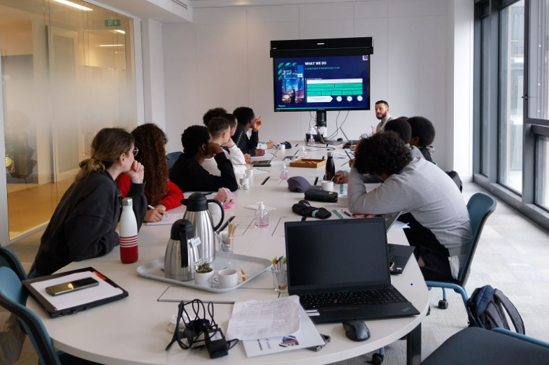 Equans France (@equans_france) on Twitter photo Equans 🇫🇷 s’engage avec <a href="/LepC_SO/">EntreprisespourCité</a> dans le cadre du programme Innov'Avenir pour sensibiliser les collégiens aux #enjeux de demain : visites, ateliers, rencontres d'équipes, découvertes de #métiers et développement des soft skills.
🚀Une action pour l’éducation, l’orientation et Equans 🇫🇷 s’engage avec <a href="/LepC_SO/">EntreprisespourCité</a> dans le cadre du programme Innov'Avenir pour sensibiliser les collégiens aux #enjeux de demain : visites, ateliers, rencontres d'équipes, découvertes de #métiers et développement des soft skills.
🚀Une action pour l’éducation, l’orientation et