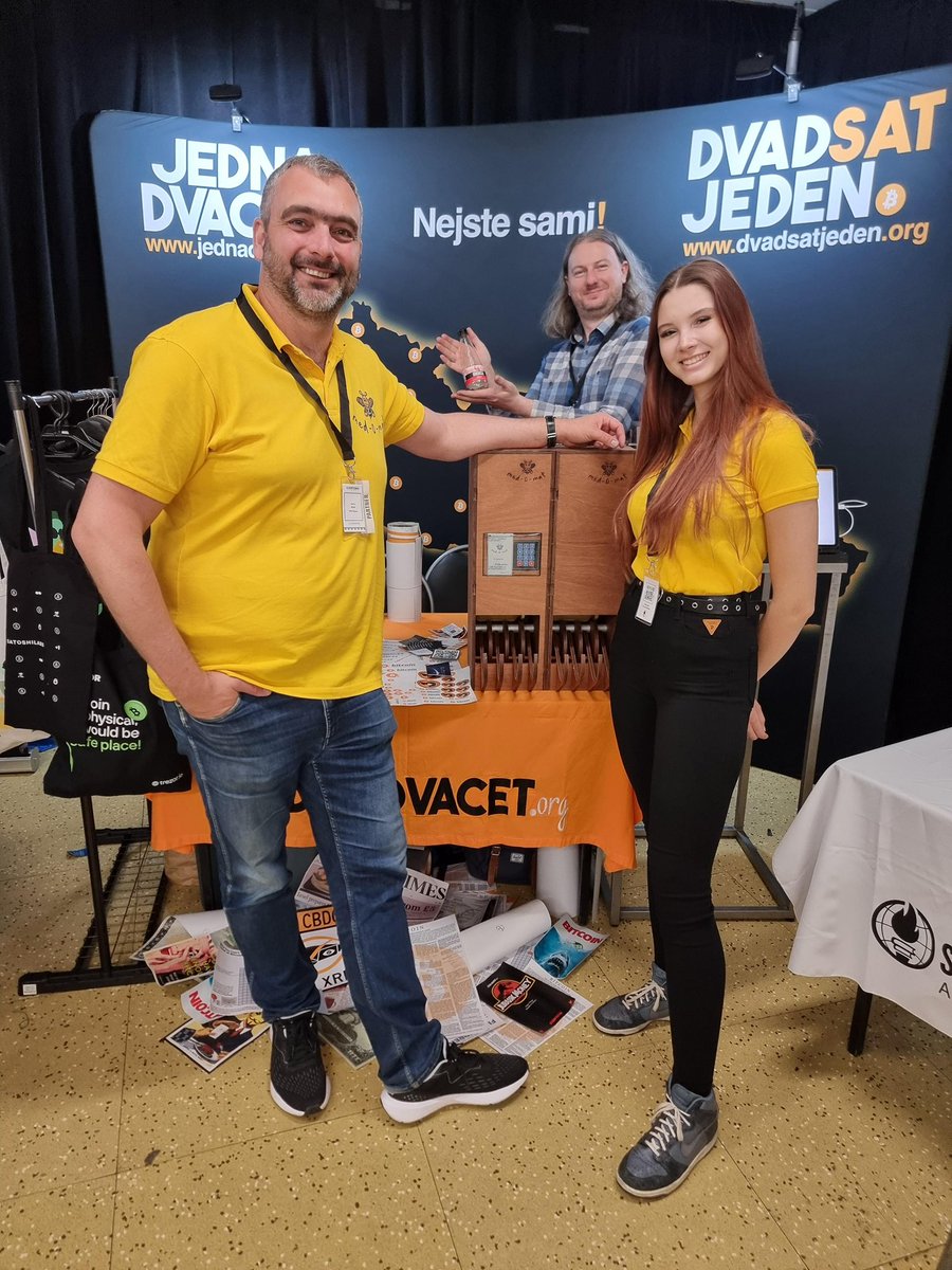 O víkendu jsme byli součástí jedinečné akce — #LibertyCon 2025!
Šířili jsme svobodu a bavili se s lidmi z celého světa. 🌍

Spousta kolemjdoucích ještě neměla Lightning peněženku, tak jsme radili, jak si stáhnout Wallet of Satoshi, nabít ji u Bleskomatu a rovnou si vyzkoušet