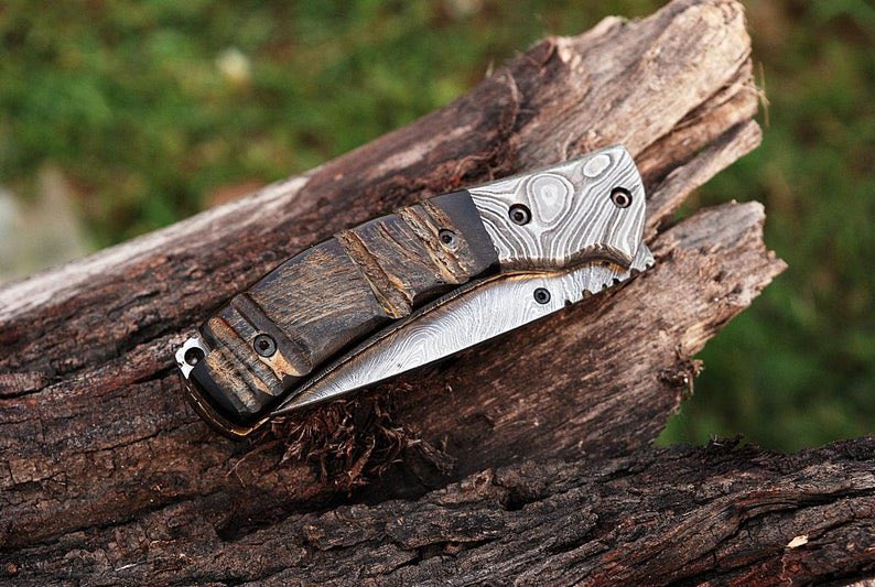 Who wants this? 
This Folding knife combines sleek design with everyday utility. Featuring a razor-sharp Damascus Steel blade and a durable Ram Horn handle, it’s perfect for daily carry, outdoor adventures, or precise cutting tasks.
#knives #outdoor #OutdoorAdventures #usa #edc