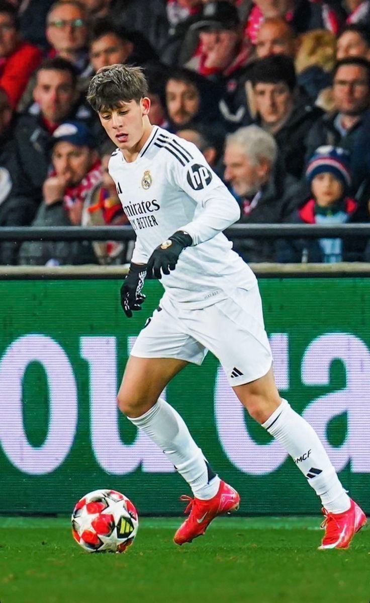 theMadridZone's tweet photo. 📲 Rio Ferdinand via X: “Arda Guler…Real Madrid have a problem, Toni Kroos retired and Luka Modrić isn’t getting any younger. This madrid team need a controller, manipulator, rythym maker. They have great players but are missing this important ingredient in their mix of players now.”
