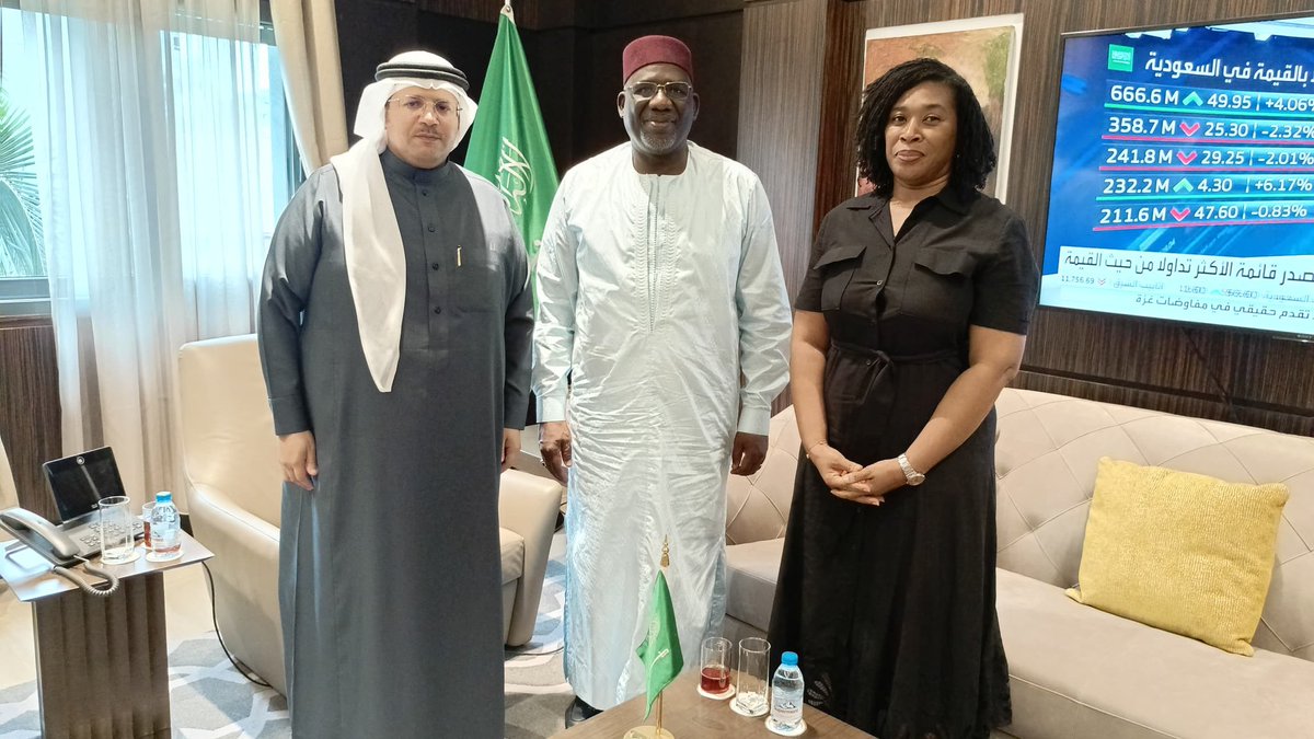 #StrengtheningHealth
The Representative <a href="/whocmr/">WHO Cameroon</a> <a href="/magaranb/">Magaran Bagayoko</a> met with the <a href="/KSAEmbassyCMRN/">السفارة في الكاميرون L'Arabie Saoudite au Cameroun</a> <a href="/IbrahimHG99/">ابراهيم بن حامد الفقيه الغامدي</a> to explore opportunities for collaboration in the health sector, particularly humanitarian responses. #MultilateralCooperation #Health #WHO
<a href="/MinsanteCMR/">MinsanteCameroun</a> 
<a href="/OchaCameroon/">OCHA Cameroon</a> 
<a href="/WHOAFRO/">WHO African Region</a>