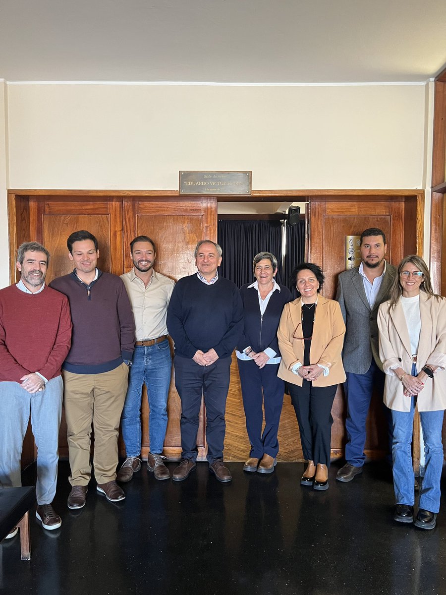 ANDE (@andeuruguay) on Twitter photo 📣 Ahora
Nuestro presidente <a href="/Juani_Dorrego/">Dr. Juani Dorrego</a>, directora <a href="/SMarazzano/">𝗦𝗼𝗹𝗲𝗱𝗮𝗱 𝗠𝗮𝗿𝗮𝘇𝘇𝗮𝗻𝗼</a> y director <a href="/MartinBriano/">Martín Briano</a> se reúnen en la <a href="/Sorianofertil/">Intendencia de Soriano</a> para intercambiar ideas que potencien el crecimiento de las mipymes en el territorio.
#AndeEnTerritorio 📣 Ahora
Nuestro presidente <a href="/Juani_Dorrego/">Dr. Juani Dorrego</a>, directora <a href="/SMarazzano/">𝗦𝗼𝗹𝗲𝗱𝗮𝗱 𝗠𝗮𝗿𝗮𝘇𝘇𝗮𝗻𝗼</a> y director <a href="/MartinBriano/">Martín Briano</a> se reúnen en la <a href="/Sorianofertil/">Intendencia de Soriano</a> para intercambiar ideas que potencien el crecimiento de las mipymes en el territorio.
#AndeEnTerritorio