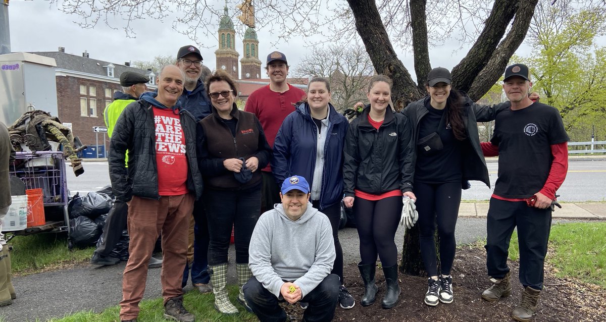 BuffaloGuild's tweet image. Every year, our members help with @BNWaterkeeper's spring waterfront cleanup. On Saturday morning, we volunteered along Scajaquada Creek in Black Rock.
The Guild has participated in the cleanup for many years and we do so in memory of the late Guild leader John “Jay” Bonfatti.