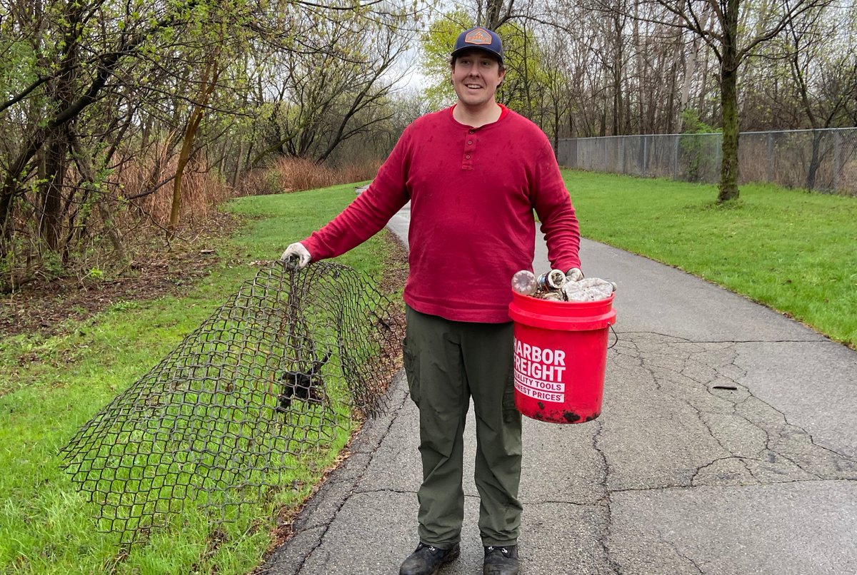 BuffaloGuild's tweet image. Every year, our members help with @BNWaterkeeper's spring waterfront cleanup. On Saturday morning, we volunteered along Scajaquada Creek in Black Rock.
The Guild has participated in the cleanup for many years and we do so in memory of the late Guild leader John “Jay” Bonfatti.