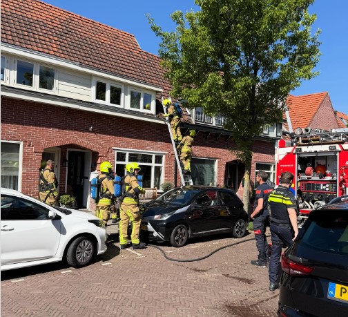 Brand op dak Meidoornstraat IJmuiden
