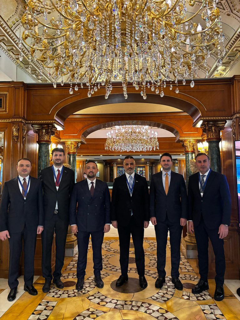 Orhan AYDIN (@orhanaydin) on Twitter photo Genel merkez yönetim kurulu üyelerimiz <a href="/mnecatiisik/">Mustafa Necati IŞIK</a> <a href="/ibrahimakkus_53/">İbrahim AKKUŞ</a> ve <a href="/SakaryaAskon/">ASKON SAKARYA</a> <a href="/halilerolll/">Halil Erol</a> <a href="/askonkocaeli/">ASKON KOCAELİ 🇹🇷</a> Fatih Işık, <a href="/askonbalikesir/">Askon Balıkesir</a> Fatih Güngör Şube Başkanlarımızla birlikte Sayın Cumhurbaşkanımız Recep Tayyip Erdoğan ‘ ın teşrif edeceği iş dünyası etkinliğine katılmak Genel merkez yönetim kurulu üyelerimiz <a href="/mnecatiisik/">Mustafa Necati IŞIK</a> <a href="/ibrahimakkus_53/">İbrahim AKKUŞ</a> ve <a href="/SakaryaAskon/">ASKON SAKARYA</a> <a href="/halilerolll/">Halil Erol</a> <a href="/askonkocaeli/">ASKON KOCAELİ 🇹🇷</a> Fatih Işık, <a href="/askonbalikesir/">Askon Balıkesir</a> Fatih Güngör Şube Başkanlarımızla birlikte Sayın Cumhurbaşkanımız Recep Tayyip Erdoğan ‘ ın teşrif edeceği iş dünyası etkinliğine katılmak