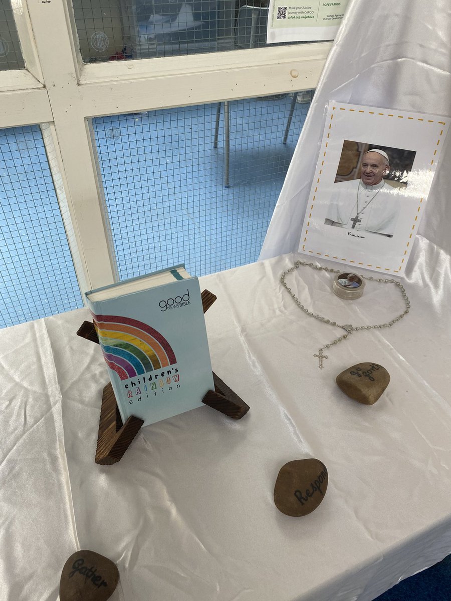 DonlonMrs's tweet photo. @saintoswalds In Eagles’ we are remembering Pope Francis who lived his life simply and with humility following in the footsteps of our Lord!! 🙏 https://t.co/hsJ72HswOB