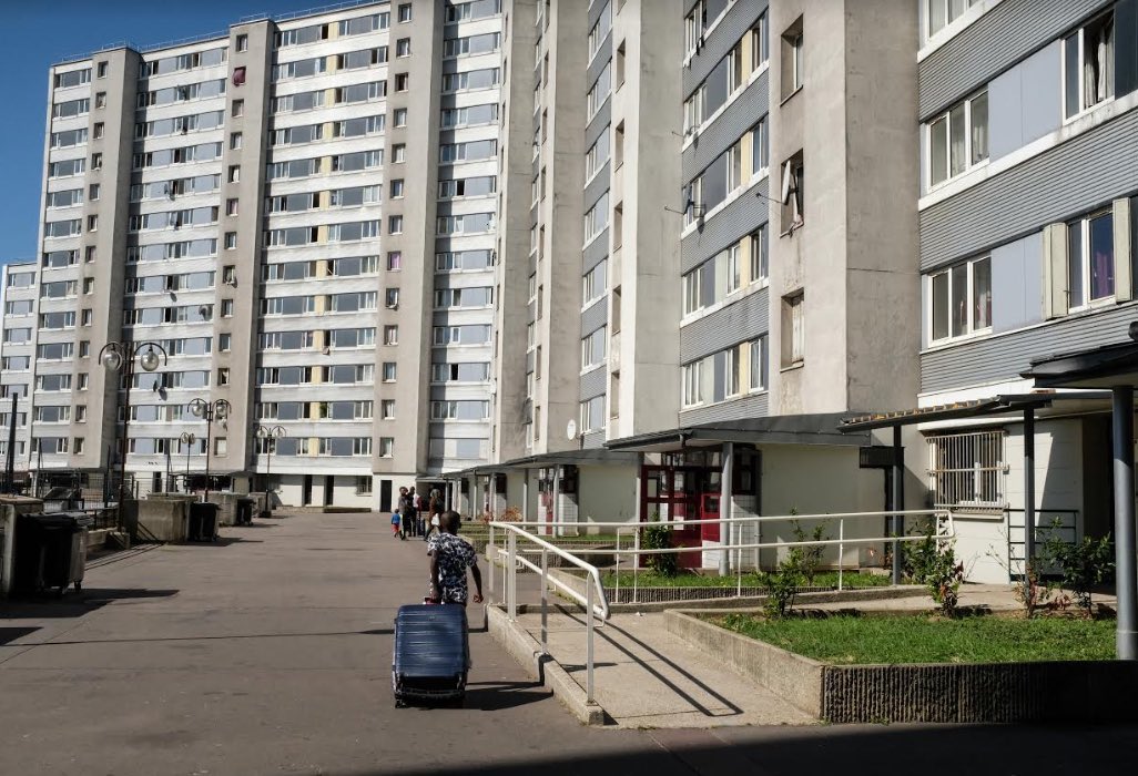 BastionMediaFR's tweet photo. 🚨🇫🇷 𝗔𝗟𝗘𝗥𝗧𝗘 𝗜𝗡𝗙𝗢 — Pensant avoir rendez-vous avec une fille, un ado de 17 ans a été victime d’un guet-apens en Seine-Saint-Denis. Sous la menace d’un COUTEAU, il a été dépouillé et forcé de BOIRE DE L’URINE. L’agression a été filmée et diffusée sur les réseaux sociaux. https://t.co/TwgvkMw276