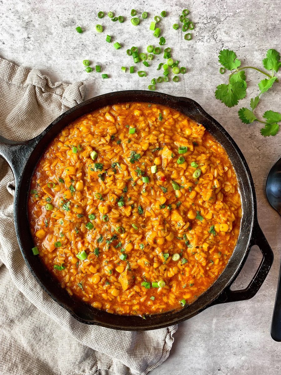 Mexican Chicken and Rice. Cubed chicken, tender rice, and sweet corn, simmered in an aromatic enchilada sauce that's been scented with chili, cumin, and cilantro. Plus, there's plenty of sharp and melty Mexican cheese to pull everything together!
robinmillercooks.com/f/cheesy-mexic…
