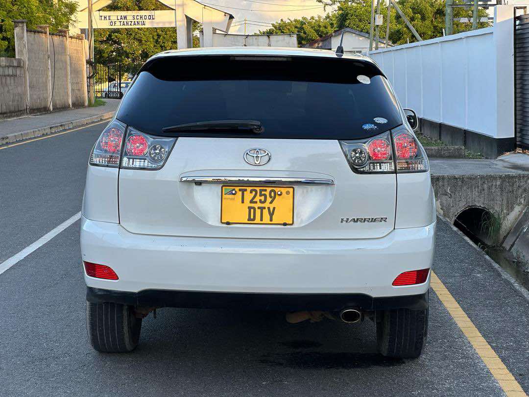 Eng_Matarra's tweet photo. TOYOTA HARRIER 🔥 🔥
REG: #DTY
ENGINE NDOGO
GEARBOX ✅️
ENGINE KINANDA
FULL AC & FILES
BEI - MIL 28.5
IPO DAR
CALL - 0719542184 https://t.co/Y1wxjp9cJE