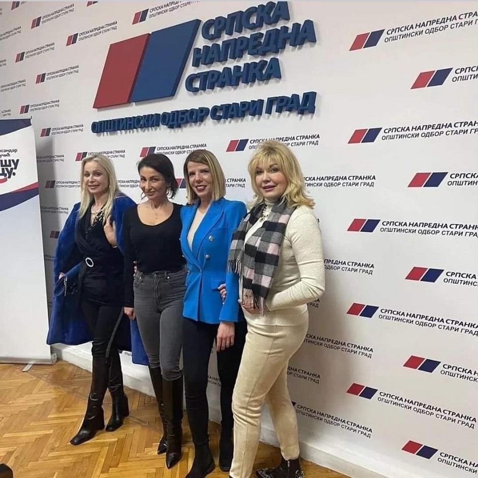 Неки снимци Северине су аргумент режима да је она оваква и онаква.

Не знам зашто сам ставио ову слику овде…
