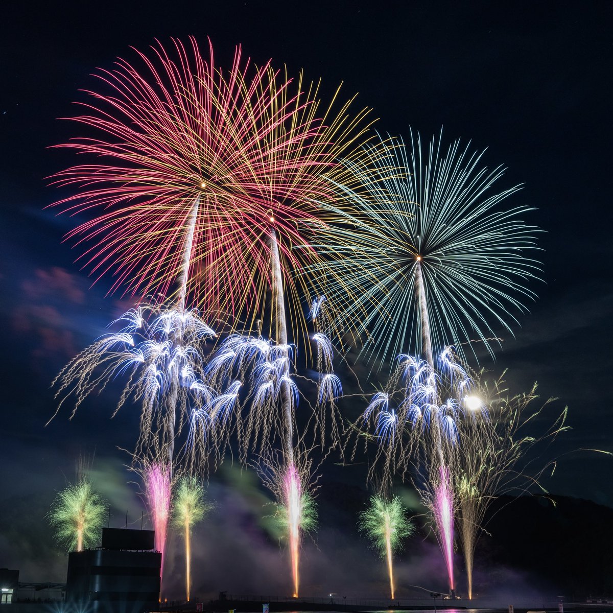 🎆【スーパー早得終了間近】
7月19日（土）、今年で3年目となる「岡山国際サーキット花火大会produced by 磯谷煙火店」を開催します♪

🎫お得なスーパー早得期間は、4月30日（水）まで！最大6,000円お得です♪このお得な期間にぜひお買い求めください。

良い席はお早めに☺️

詳しくは、こちら↓
