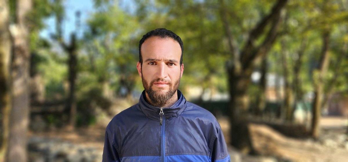 Meet Syed Naushad, brother of Syed Aadil—a brave ponywala who lost his life in the Pahalgam terror attack while saving tourists. His family stands proud. "Kashmiris have always stood by tourists and always will," says Naushad. "Aadil's courage lives on." #PahalgamTerroristAttack