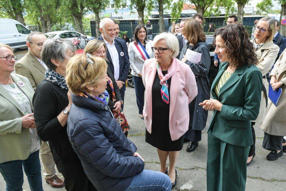 Angelina BOURDIER-CHAREF (@angelinacharef) on Twitter photo Jâai eu lâhonneur de reprĂ©senter le maire <a href="/maeschlimann/">Manuel Aeschlimann</a> pour accueillir <a href="/CaVautrin/">Catherine Vautrin</a> et <a href="/RoxanaMinzatu/">Roxana MĂźnzatu</a> au centre <a href="/restosducoeur/">Les Restos du Coeur</a> dâAsniĂšres.
Lâaide europĂ©enne et nationale est essentielle face Ă la hausse des besoins et aux dĂ©fis des associations. Merci aux bĂ©nĂ©voles ! Jâai eu lâhonneur de reprĂ©senter le maire <a href="/maeschlimann/">Manuel Aeschlimann</a> pour accueillir <a href="/CaVautrin/">Catherine Vautrin</a> et <a href="/RoxanaMinzatu/">Roxana MĂźnzatu</a> au centre <a href="/restosducoeur/">Les Restos du Coeur</a> dâAsniĂšres.
Lâaide europĂ©enne et nationale est essentielle face Ă la hausse des besoins et aux dĂ©fis des associations. Merci aux bĂ©nĂ©voles !