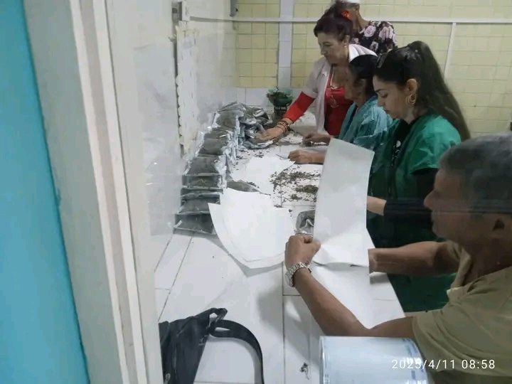 #Matanzas #FarmaciaMtz y sus UEB realizan ferias comerciales potenciando la venta de medicamentos naturales. extraordinario esfuerzo para garantizar el sobrecumplimiento del plan de producción de medicamentos naturales en saludo al #1roDeMayo
#MatancerosEnVictoria
#UnidosXCuba