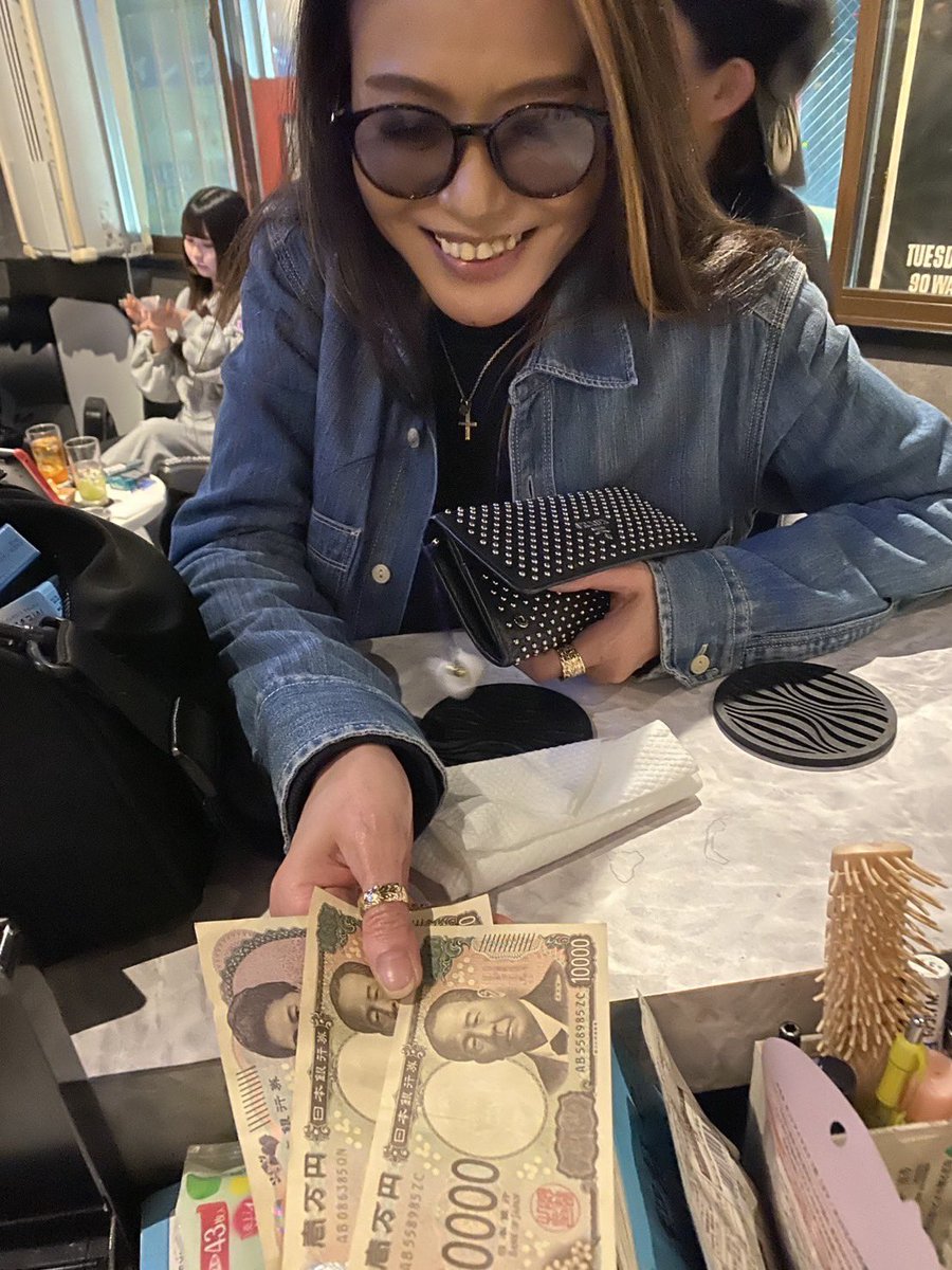 東ぃ〜中野通りにはぁ〜

長い髪の女が似合うぅ〜♫

#カラオケバールード