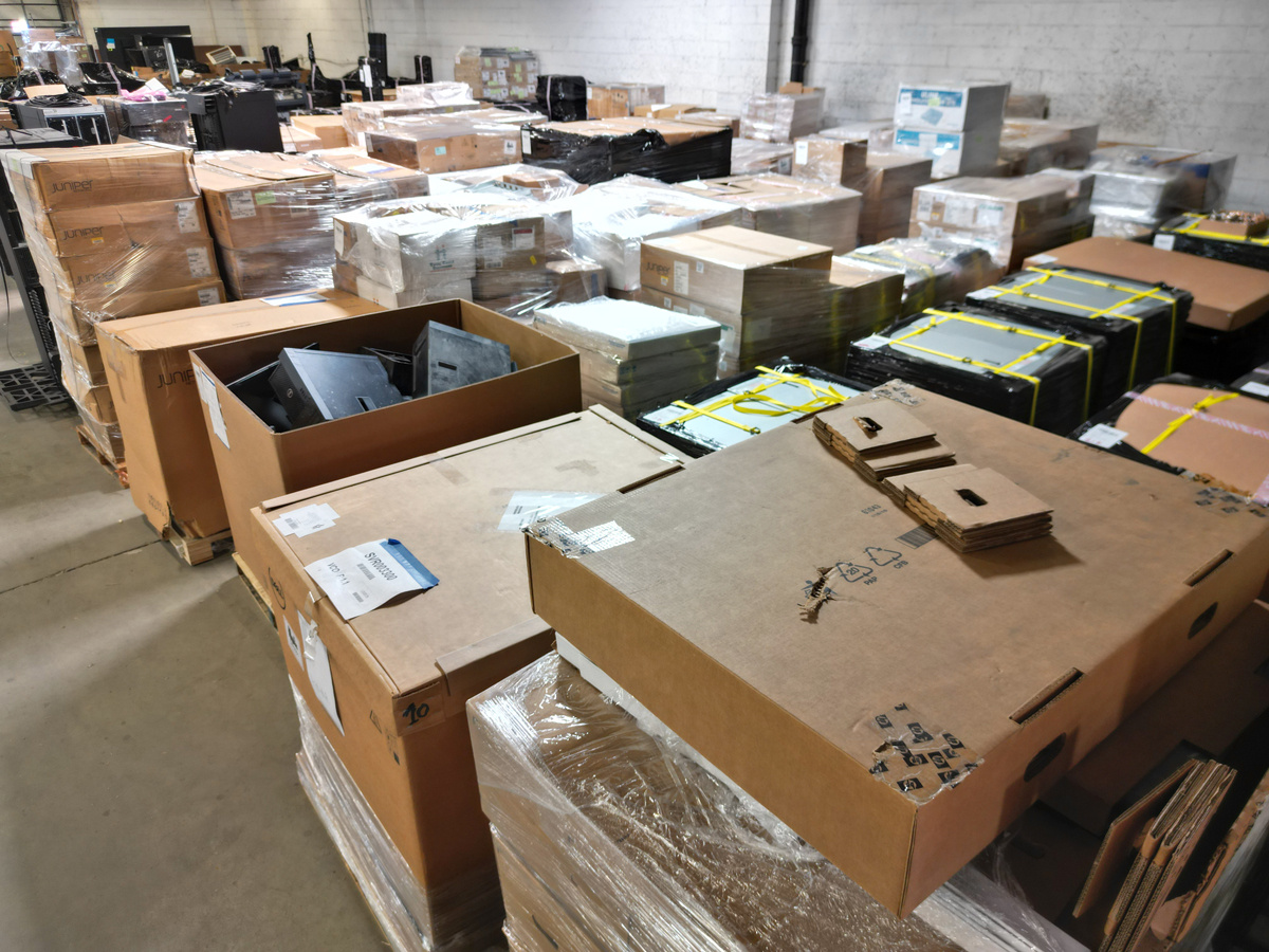 OceanTechonline's tweet image. This is what the “after” looks like.

After the power-down.
After the cables are pulled.
After the gear is transported to our warehouses. 

Packed, wrapped, labeled, and ready for its next move.
Every piece accounted for. No shortcuts.

#DataCenterDecom #OceanTech #ITAD