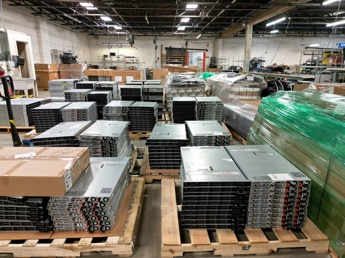 OceanTechonline's tweet image. This is what the “after” looks like.

After the power-down.
After the cables are pulled.
After the gear is transported to our warehouses. 

Packed, wrapped, labeled, and ready for its next move.
Every piece accounted for. No shortcuts.

#DataCenterDecom #OceanTech #ITAD