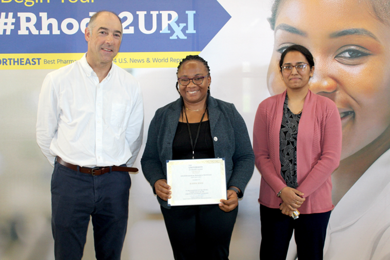 The undergrad, grad and postdoc members of Menon Lab did a brilliant job presenting their research at the URI College of Pharmacy Research Showcase last Friday. Congrats to our PhD student Judith John, who received third prize in the graduate student category!🥳🎉
#URI #gorhody