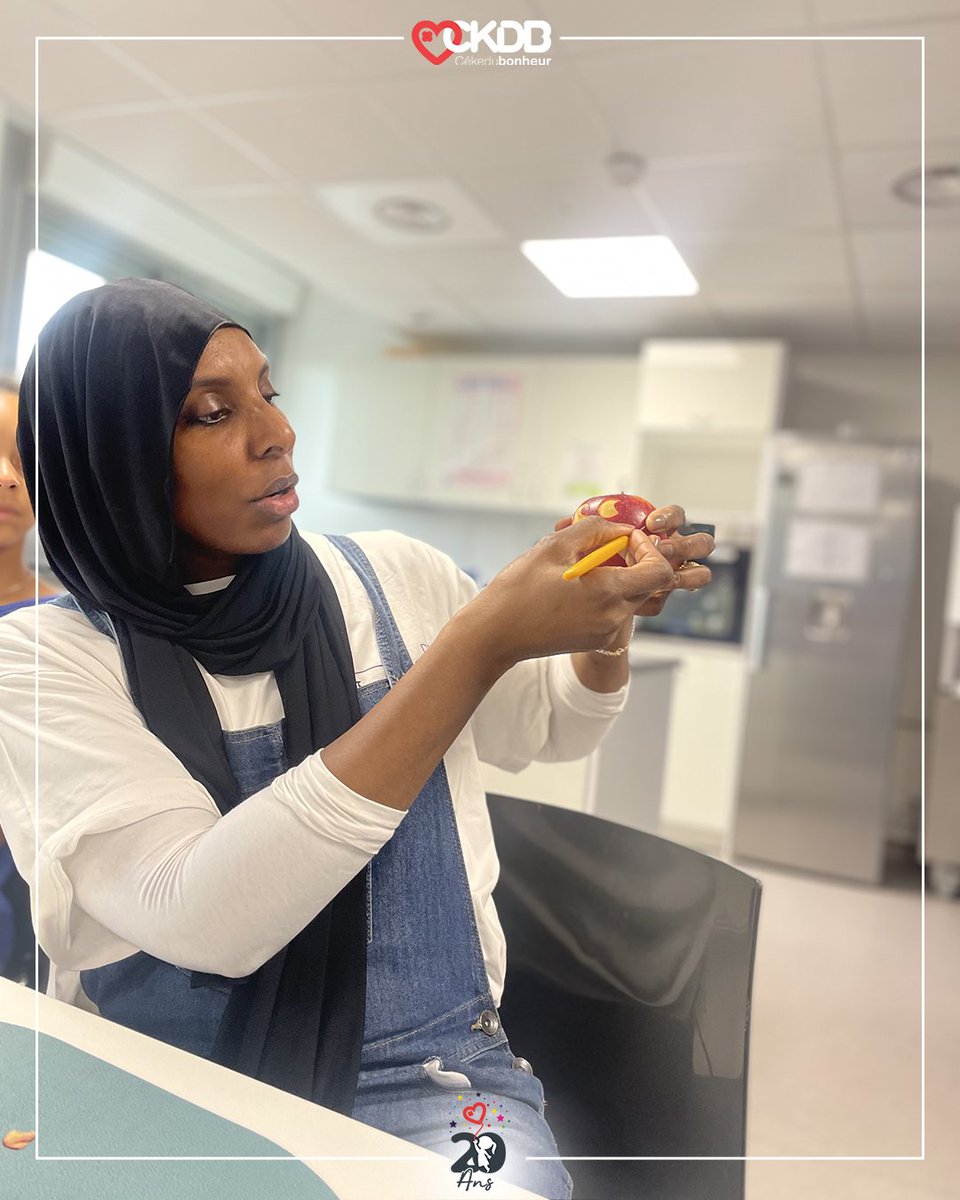 CKDB éveille les sens à l’hôpital Jean Verdier (93) 🍏✨

Avec Fruit de Lys et l’artiste Aïssatou Ly, les jeunes patients ont sculpté des fruits en œuvres pleines de vie. Un atelier créatif pour s’évader le temps d’un après-midi.

Merci à tous pour cette parenthèse de douceur !