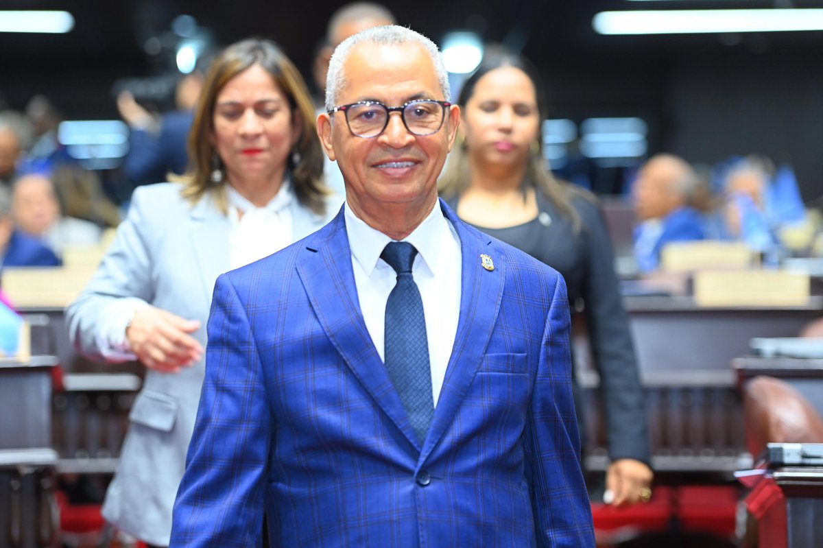 Hoy es un buen día. Llego a mi labor con entusiasmo, agradecido por un año más de vida, por cada paso dado y por la oportunidad de seguir sirviendo. ¡Seguimos adelante!
#UnDíaMás #Gratitud #CongresoRD #PedroMartínez