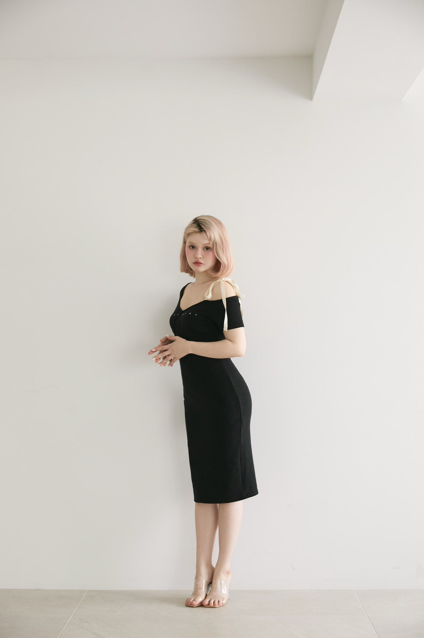 andmary Mary logo ribbon midium dress