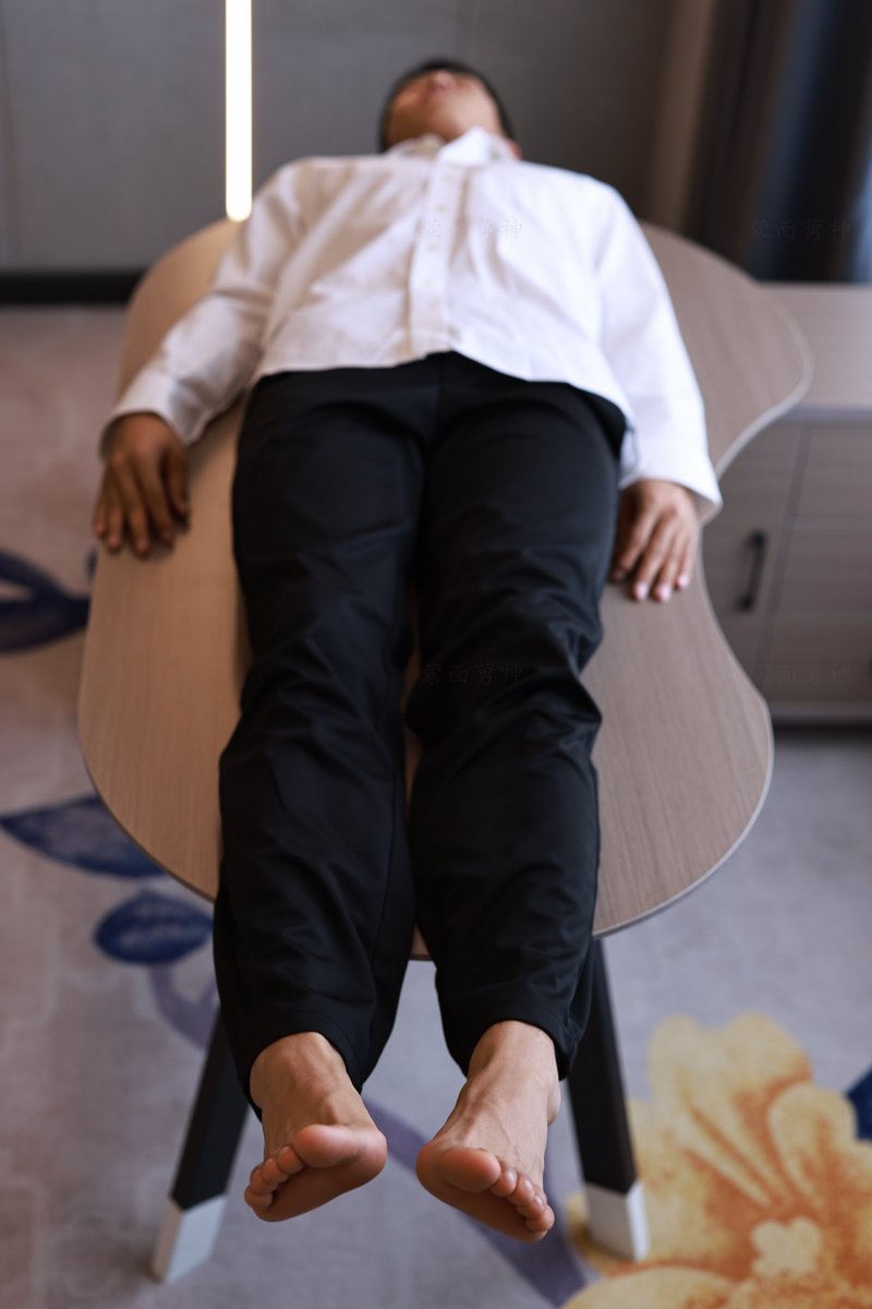 No.173 零二年黑皮体育生昏睡了

想看完整版写真集可私信发序号！『非全见』『原图直出』