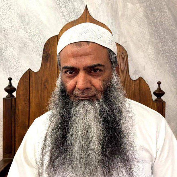 srkntnyldz's tweet photo. 30 yıldır İtalya'da yaşayan Pakistanlı bir imam, 

"Müslümanların kâfirlerle savaşması gerektiğini, aksi takdirde 'felaket sonuçlarla' karşılaşacağını" söyleyen bir vaaz verdi.

Ertesi gün, İtalya Başbakanı Giorgia Meloni bizzat sınır dışı edilmesini talep etti.

Siz Giorgia'nın bu kararına katılıyor musunuz?