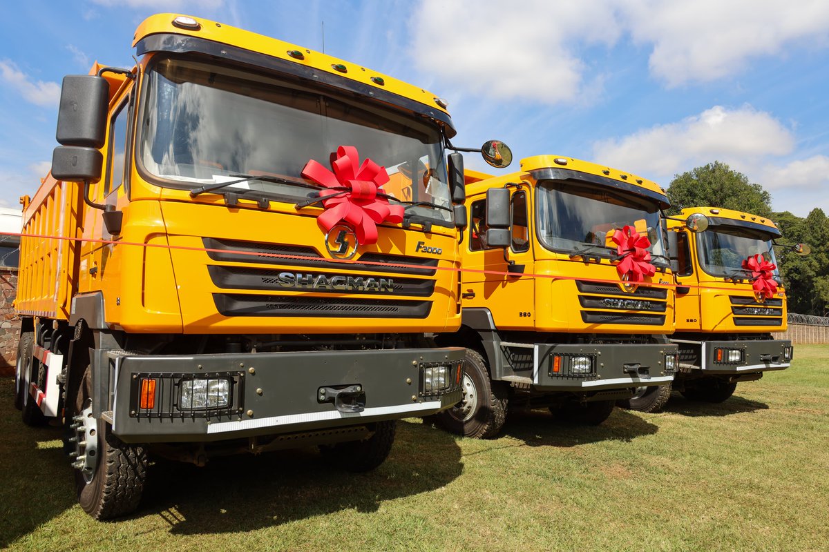 This morning, I unveiled trucks bought for the Youth League using the Presidential Youth Empowerment Fund.
Congratulations to Mat South, Mat North, Bulawayo, and Mash East for leading the way!
We are empowering our youth to drive Zimbabwe’s future.
#YouthEmpowerment #Zimbabwe