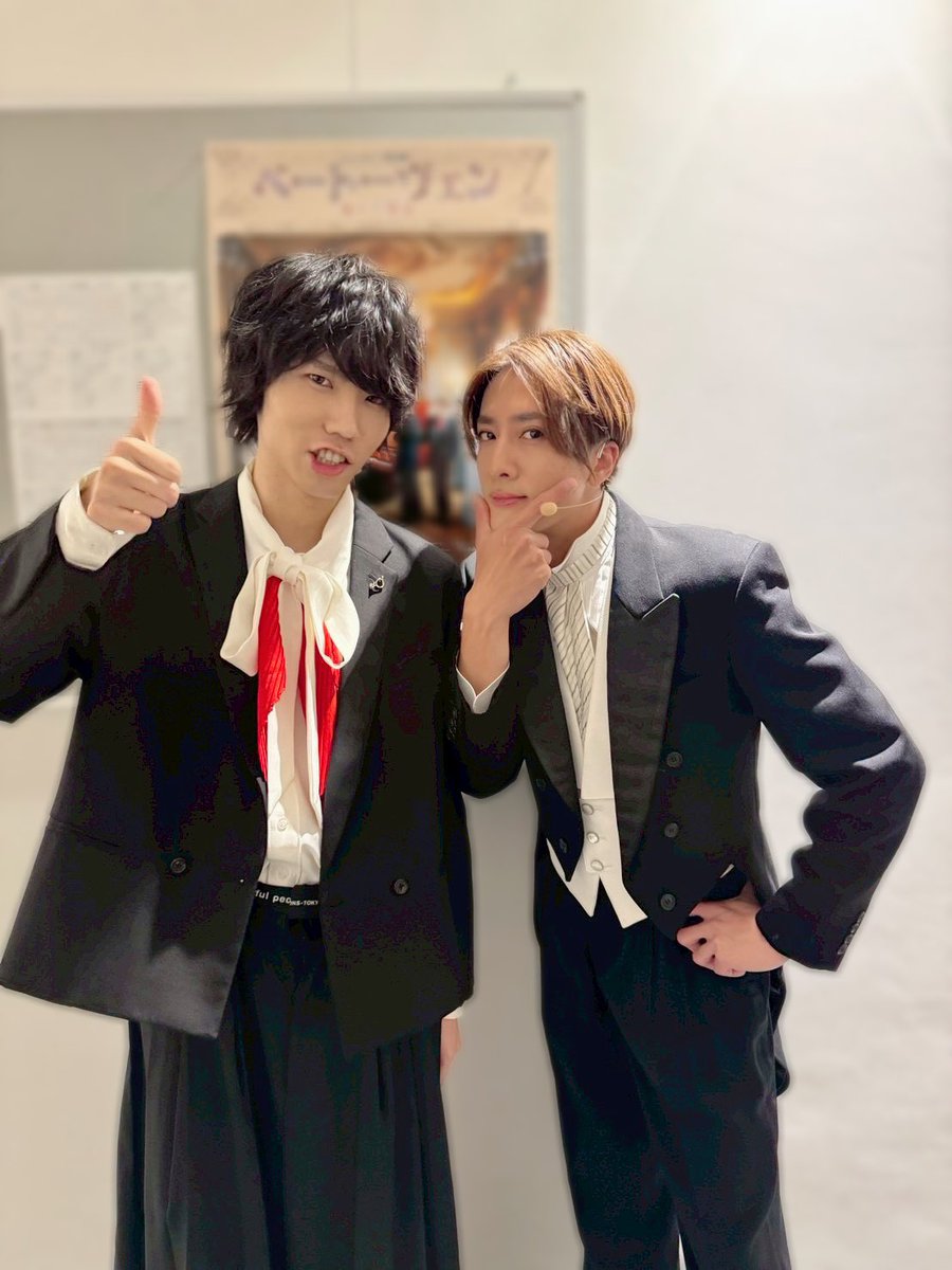 KNOS_Key's tweet photo. シンフォニー朗読劇「ベートーヴェン〜魂の交響曲〜」2日目終了！
楽しすぎる…今日も皆さんすごすぎた。
いや本当に楽しすぎる…
皆様ありがとうございました🙌
上地雄輔さん、内博貴さん、井上玲音さん(Juice=Juice)、片岡鶴太郎さんと📷
#魂の交響曲 https://t.co/NZCZjOpwQR