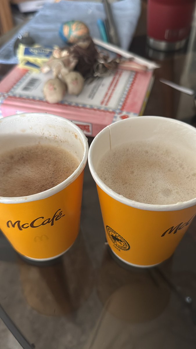 Maurigls's tweet photo. @McElSalvador Qué bonito ir por tu café y que te cobren por una taza completa y solo te den 3/4 de taza https://t.co/5ydcROpEYi
