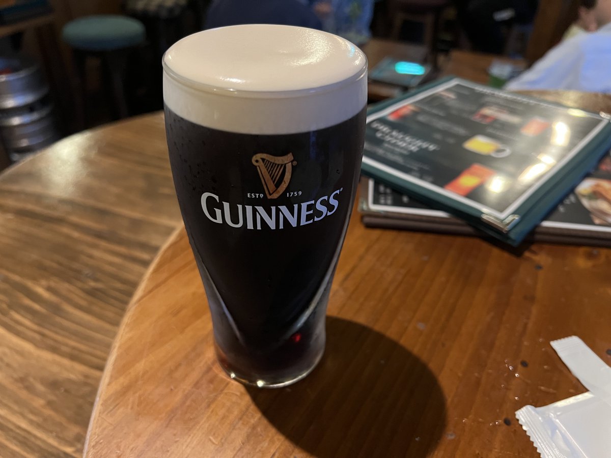 sunglassmichael's tweet image. 最近よく遊びに行く所🍻

1. #高円寺 #Muddy #トムヤム酒場イーダ屋
2. #焼きとん大黒 #高円寺マシタ店
3. Irish Pub The Cluracan 中野で再オープンおめでとう！
4. 中野昭和新道商店街 PURPLE DOOR