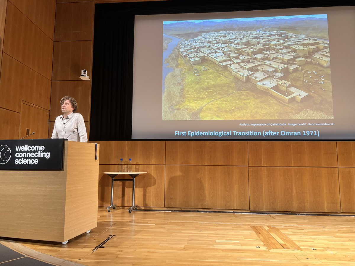 MartMLahr's tweet image. Humans only became interesting hosts (from a pathogen 🦠 point of view!) after major demographic growth in the recent past - fascinating talk by Johannes Krause on the history of the #plague !!

#HumanEvo25
