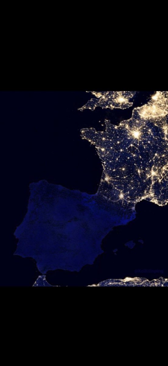 La península Ibérica anoche. Gracias <a href="/sanchezcastejon/">Pedro Sánchez</a>