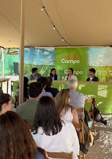 entreartes_eac's tweet photo. La RUCTL convierte #SICampo en un aula viva donde el campo y la tauromaquia se enseñan desde la raíz.
💥 La cultura del toro bravo se transmite con naturalidad cuando los niños juegan a ser toreros y los jóvenes ganaderos toman la palabra.
https://t.co/4tF7locjC6 https://t.co/2eijUATYdE