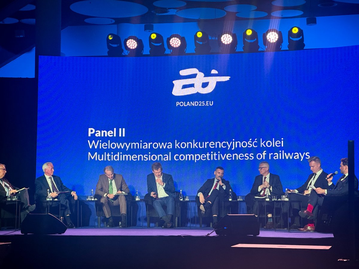 PKP_SA's tweet image. 1/7 Zakończył się drugi panel pt. „Wielowymiarowa konkurencyjność kolei”, organizowany w ramach konferencji "Konkurencyjność transportu kolejowego - wyzwanie i konieczność".
#UIC #CER #UNIFE #MinisterstwoInfrastruktury #inwestycje #debata #PolskaPrezydencja #PKP #kolej #energia