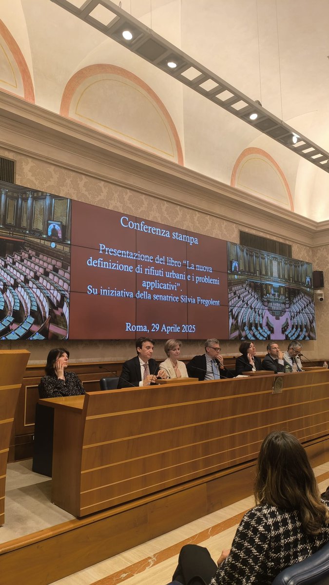 ♻️Si è tenuta oggi al Senato la conferenza stampa di presentazione del libro edito da UNIRIMA  “La nuova definizione di rifiuti urbani e i problemi applicativi”.

👉 Per il video e tutti i dettagli si rimanda al seguente link: unirima.it/2025/04/29/pre…

#unirima #rifiutiurbani