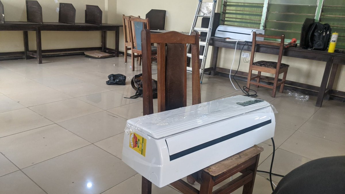 isaknust_gh's tweet image. 13🧵
𝑺𝒕𝒖𝒅𝒚 𝑹𝒐𝒐𝒎𝒔 𝑹𝒆𝒗𝒂𝒎𝒑𝒆𝒅

We lobbied management to renovate study room in GUSSS hostels.
• New ACs were installed
• Chairs, sockets &amp;amp; tables are being added
• Work started at Baby &amp;amp; New Brunei in the perfect timing before exams
#ISAKNUST #StudySpaces