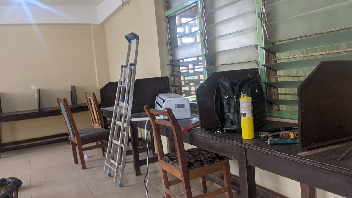 isaknust_gh's tweet image. 13🧵
𝑺𝒕𝒖𝒅𝒚 𝑹𝒐𝒐𝒎𝒔 𝑹𝒆𝒗𝒂𝒎𝒑𝒆𝒅

We lobbied management to renovate study room in GUSSS hostels.
• New ACs were installed
• Chairs, sockets &amp;amp; tables are being added
• Work started at Baby &amp;amp; New Brunei in the perfect timing before exams
#ISAKNUST #StudySpaces