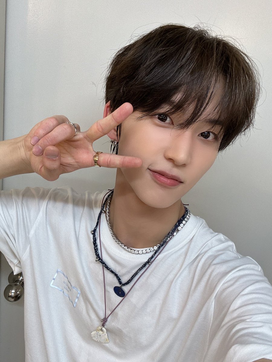 TNX_twt's tweet photo. 大阪での初ファンミ、めっちゃ楽しかった〜！ 😎😎

#TNX
#은휘 #HWI https://t.co/4Y0RJ0VNc8